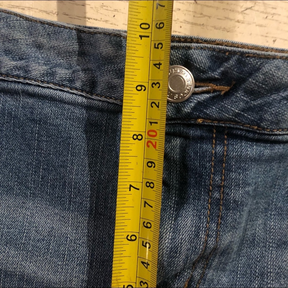 Maurices size 12 blue denim shorts slightly distressed stretch - Picture 3 of 10
